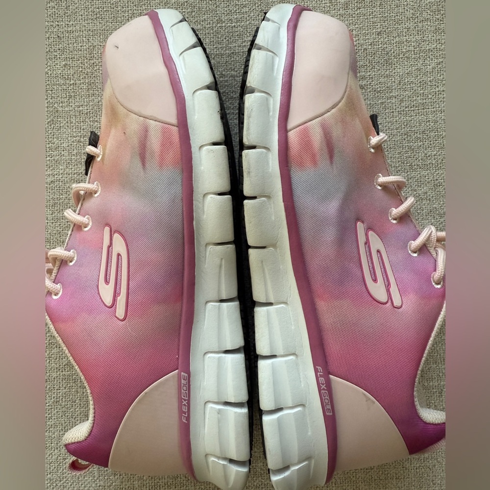 Skechers Work Shoe Composite Toe Pink Tie Dye. Non slip Size 8 Gently Used Once